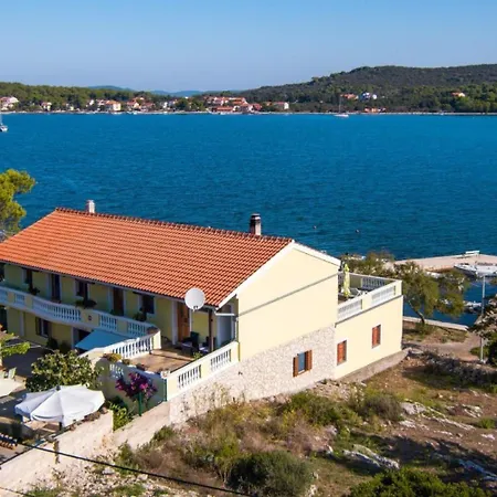 Perini Dvori - By The Sea Apartment Veli Rat