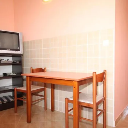 Perini Dvori - By The Sea Apartment