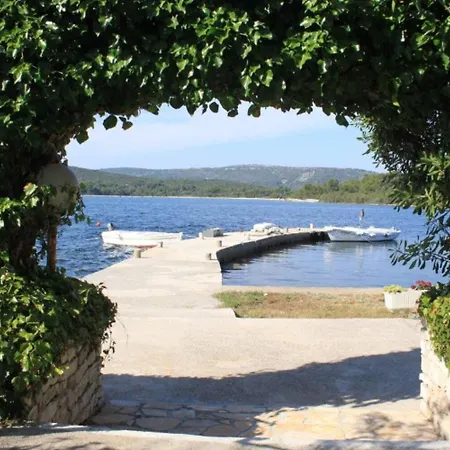 Perini Dvori - By The Sea Apartment Veli Rat